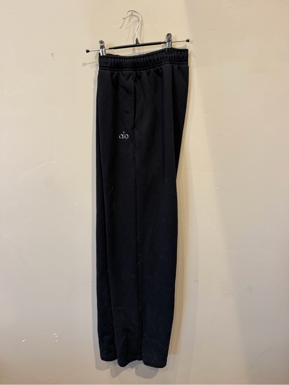 ALO Yoga Men’s Black Accolade Sweatpants